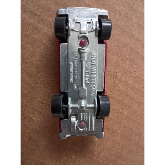 Hot Wheels ‘57 T-Bird 1981 Ford Metallic Red Thunderbird - Picture 6 of 6